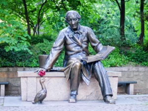 Hans Christian Andersen: entre cuentos, dolor y belleza | Libros infantiles